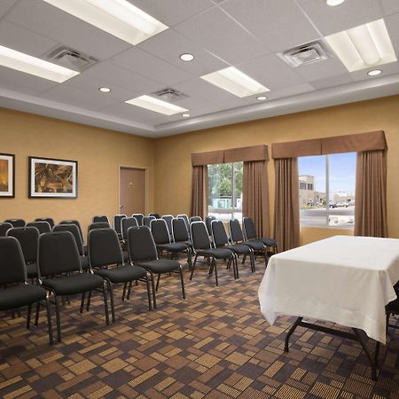 Days Inn & Suites By Wyndham Winnipeg Airport Manitoba Eksteriør billede