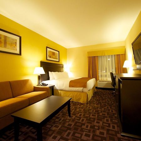 Days Inn & Suites By Wyndham Winnipeg Airport Manitoba Eksteriør billede