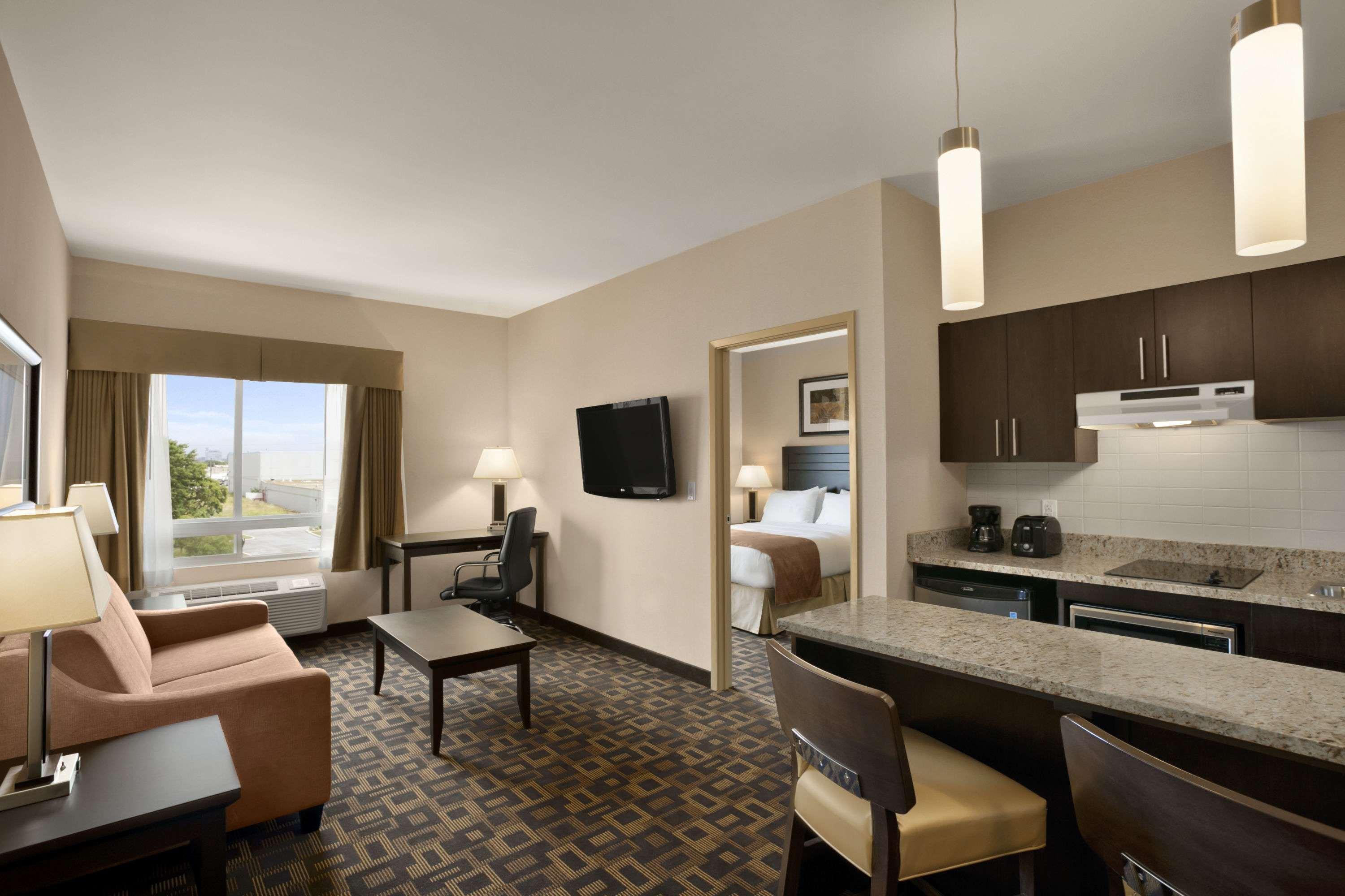 Days Inn & Suites By Wyndham Winnipeg Airport Manitoba Eksteriør billede