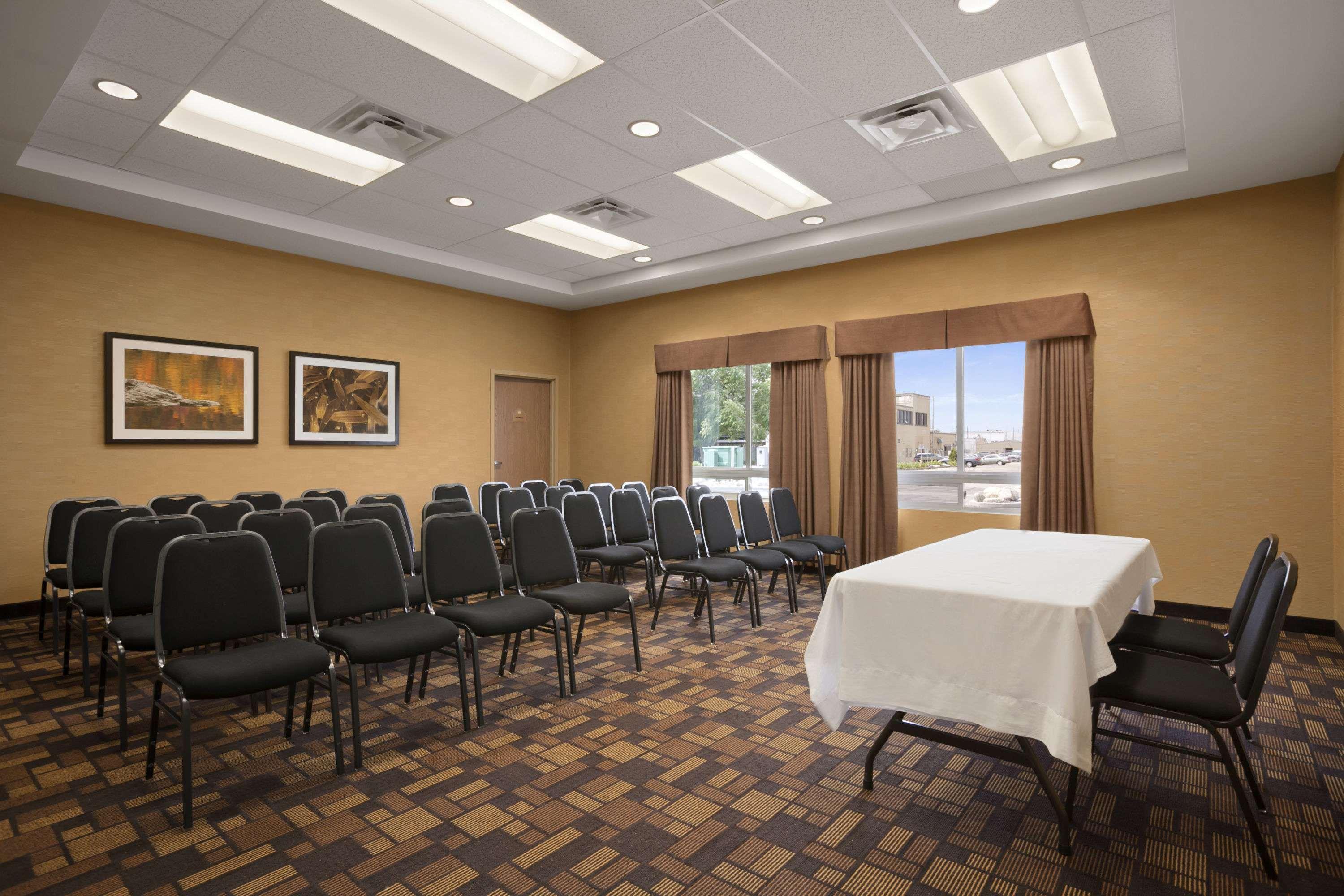 Days Inn & Suites By Wyndham Winnipeg Airport Manitoba Eksteriør billede