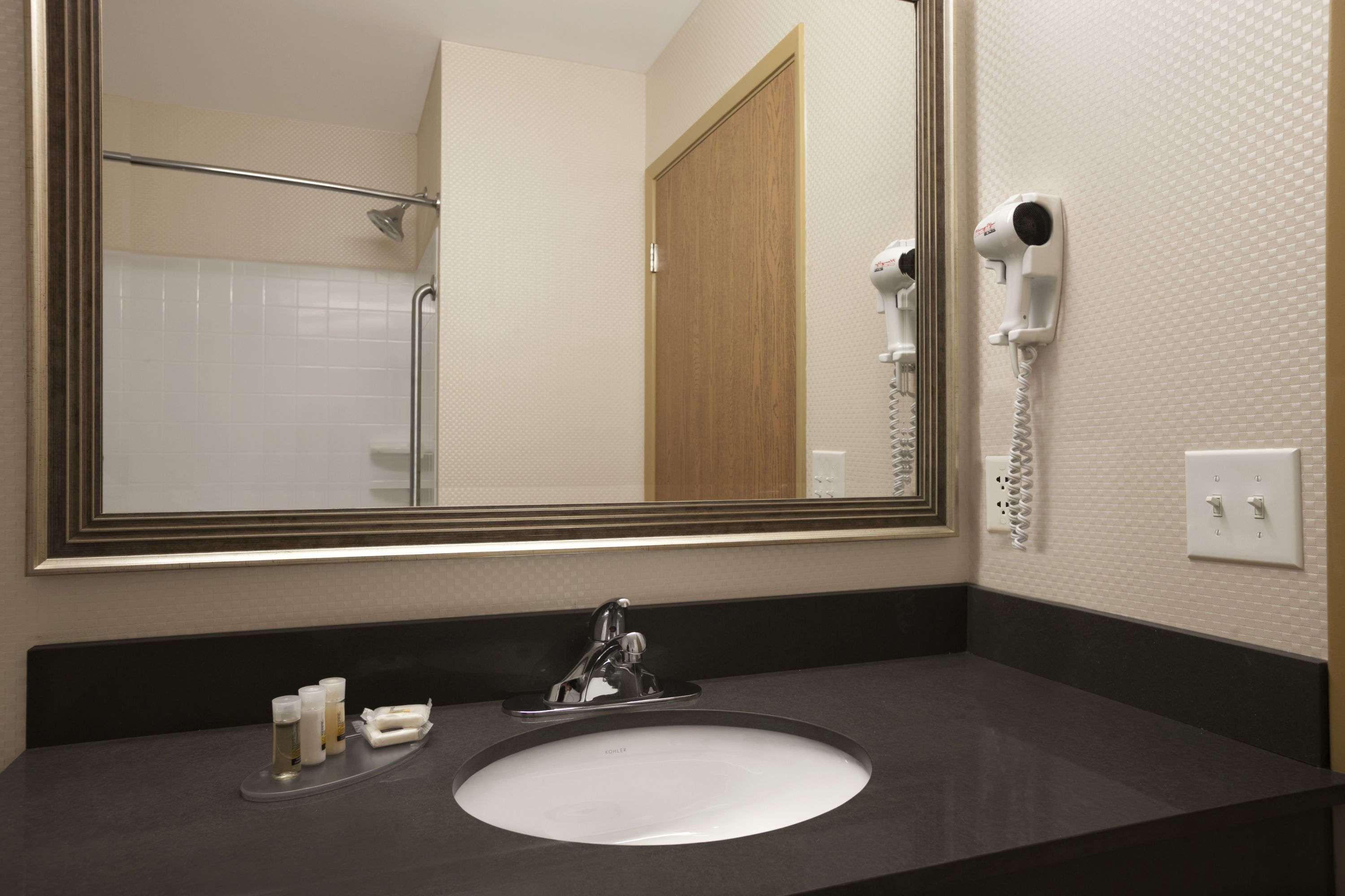 Days Inn & Suites By Wyndham Winnipeg Airport Manitoba Eksteriør billede