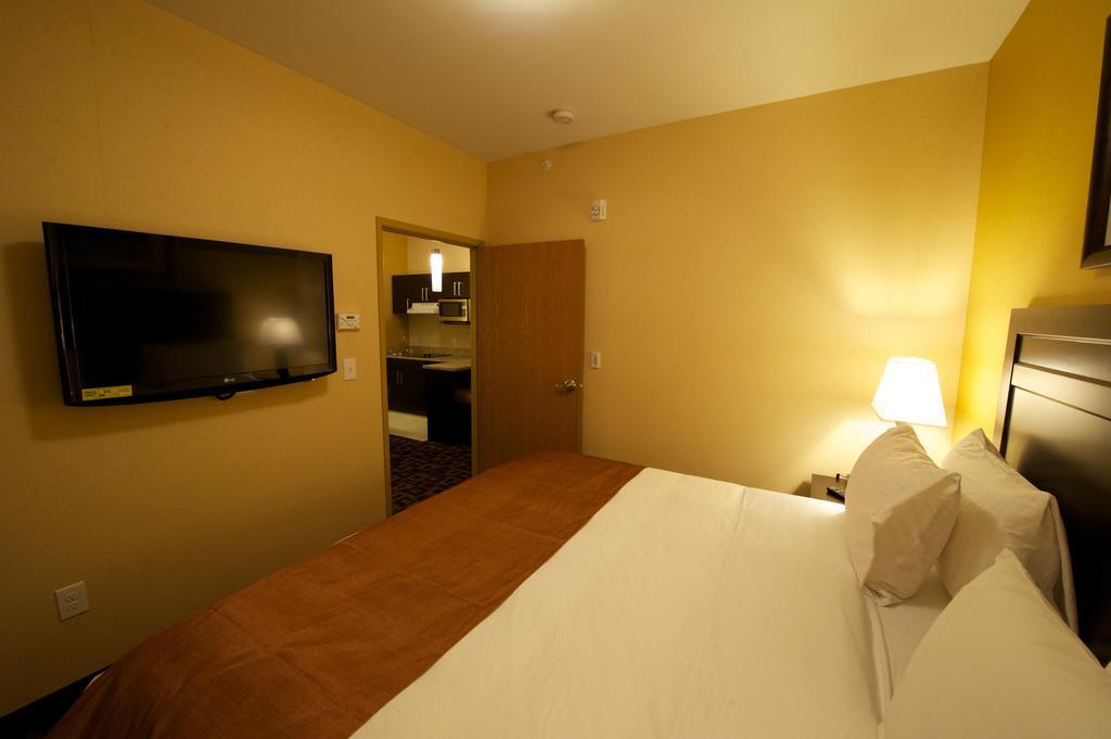 Days Inn & Suites By Wyndham Winnipeg Airport Manitoba Eksteriør billede