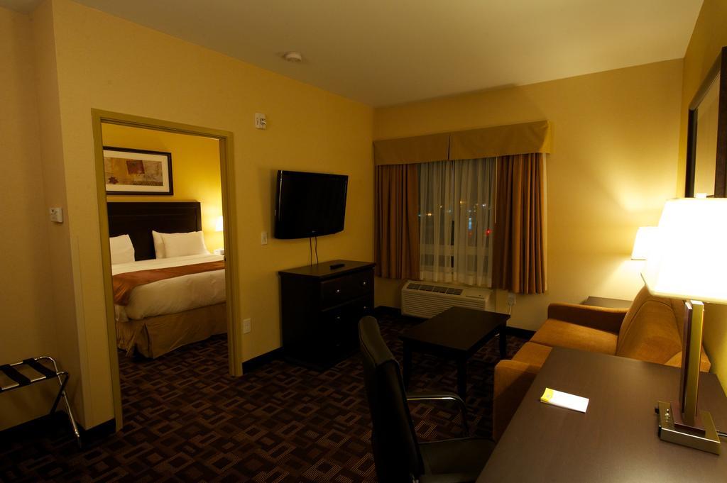 Days Inn & Suites By Wyndham Winnipeg Airport Manitoba Eksteriør billede