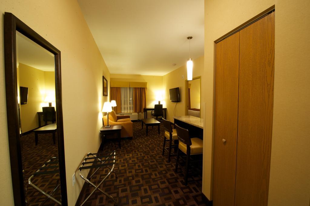 Days Inn & Suites By Wyndham Winnipeg Airport Manitoba Eksteriør billede