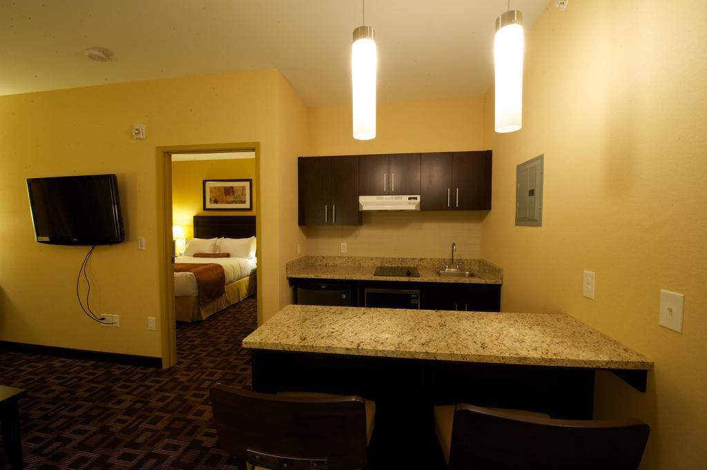 Days Inn & Suites By Wyndham Winnipeg Airport Manitoba Eksteriør billede