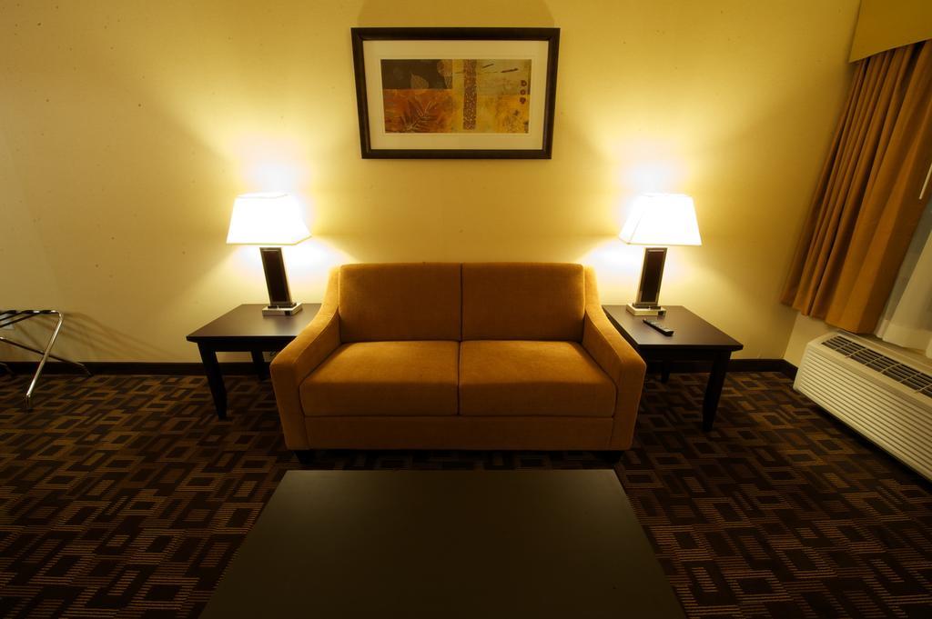 Days Inn & Suites By Wyndham Winnipeg Airport Manitoba Eksteriør billede