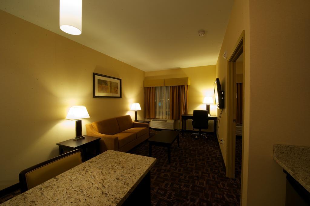 Days Inn & Suites By Wyndham Winnipeg Airport Manitoba Eksteriør billede